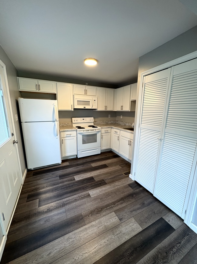 Building Photo - Fully Remodeled 2 Bed, 1 Bath Home