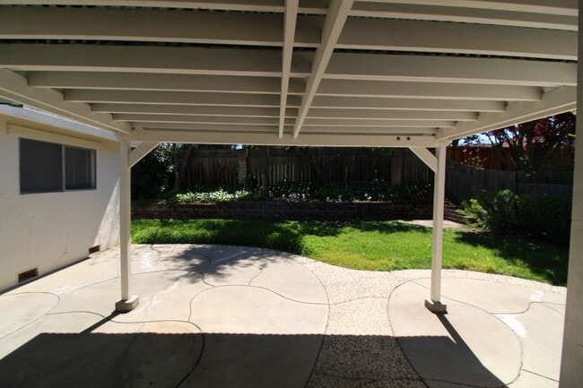 Building Photo - Concord 3 bedroom 2 bath new carpet, new paint,  home in quiet neighborhood!