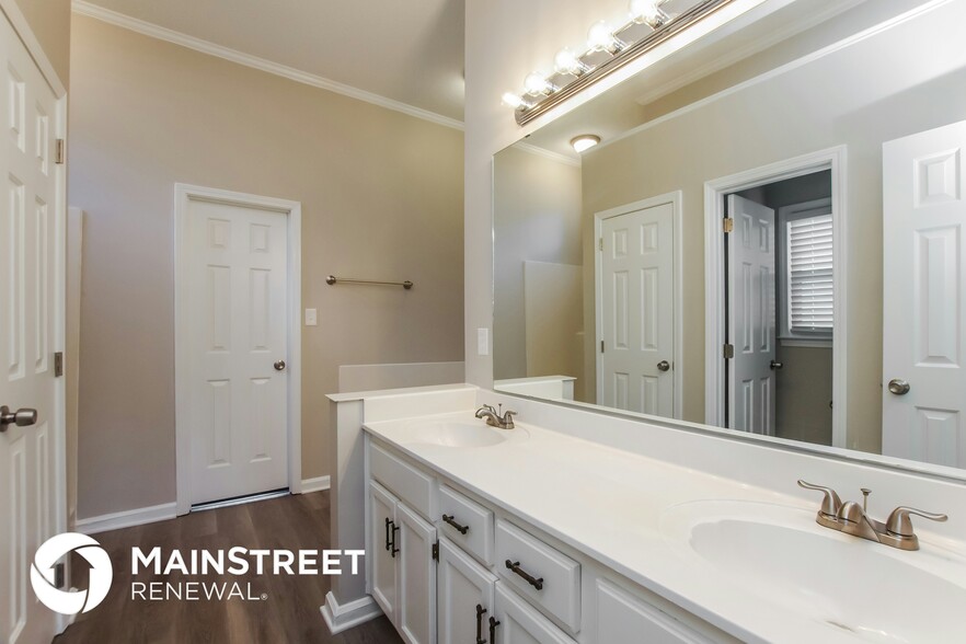 Building Photo - 9013 English Saddle Ln