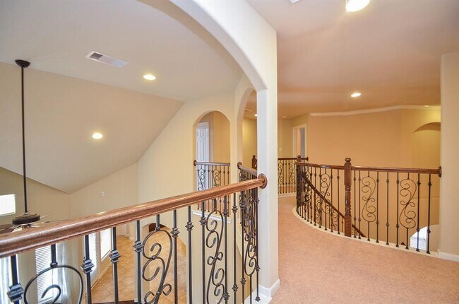 Building Photo - 510 McAllister Ave