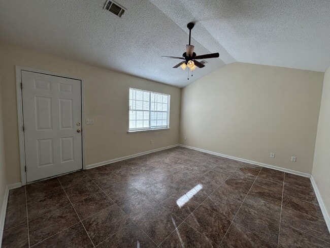 Building Photo - Home For Rent