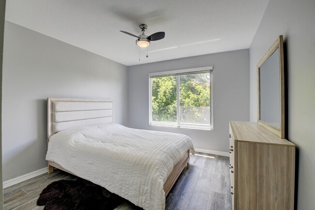 Building Photo - 1223 Villa Cir