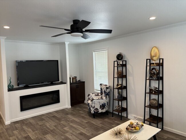 Building Photo - 16 Cimarron