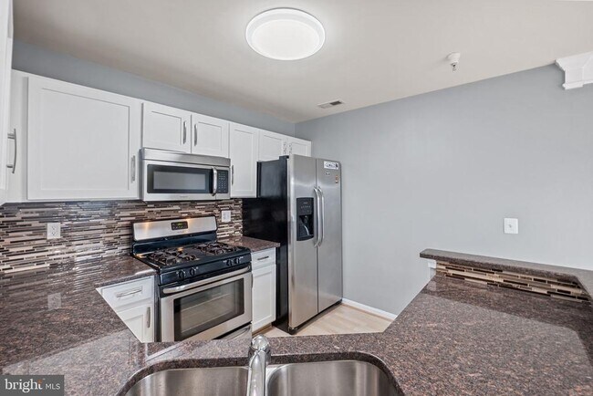 Building Photo - 46966 Courtyard Sq