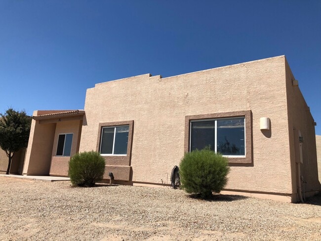 Building Photo - 2300 Magma Rd