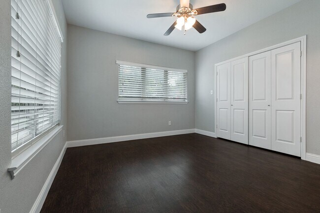 Building Photo - * MOVE IN SUMMER 07/06/2027 * 6 Bed 4 Bath, Walk to TCU, Free Light Housekeeping