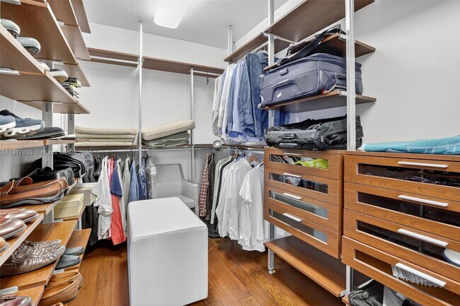 Building Photo - 6000 Island Blvd