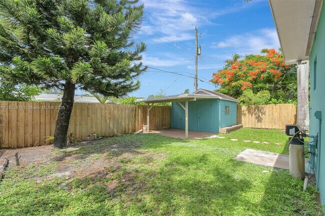 Building Photo - 320 NW 51st Ct