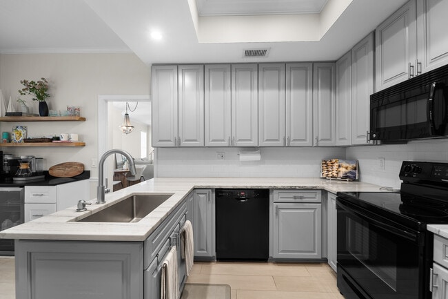 Building Photo - 607 S Glen Ave