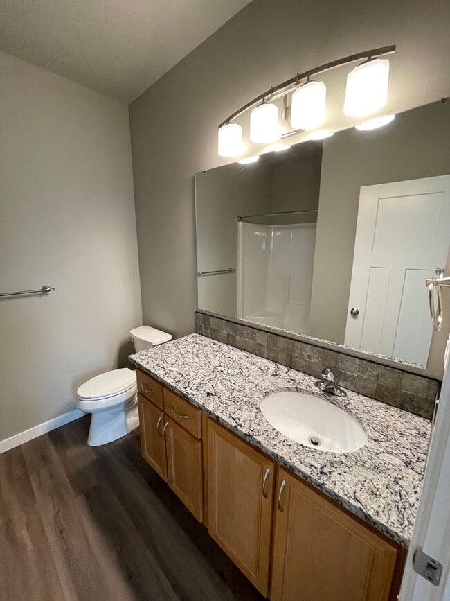 Building Photo - NEW 4 Bedroom / 4.5 Bath Duplex. A/C in every bedroom