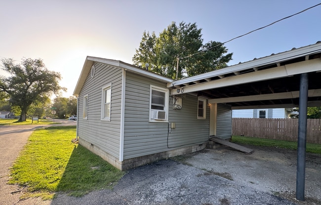 Building Photo - 1 Bedroom | 1 Bathroom | House with Carpor...