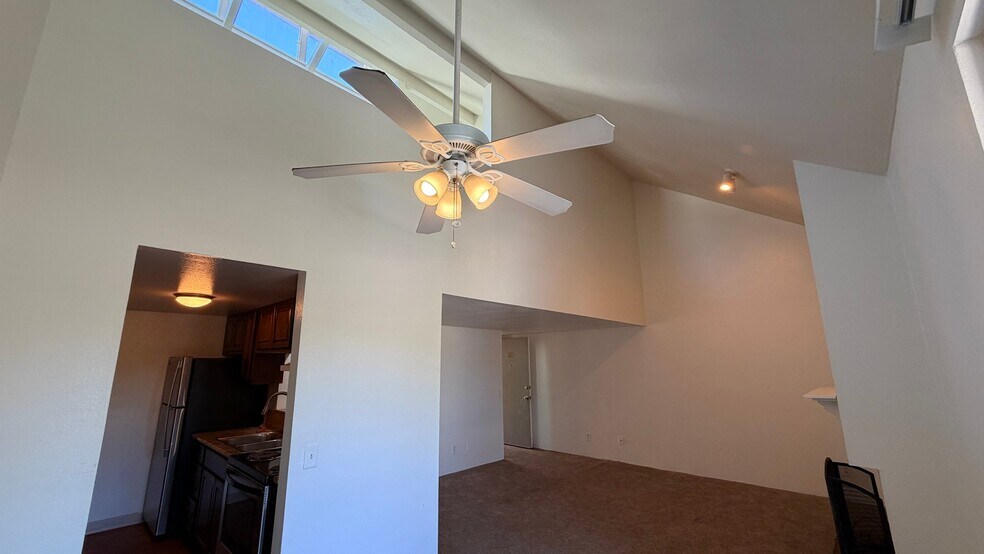 Building Photo - 5027 Guava Ave