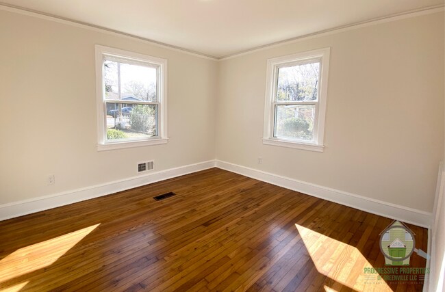 Building Photo - 22 Dale Dr