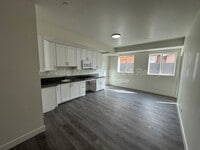 Building Photo - 226 W 87th St