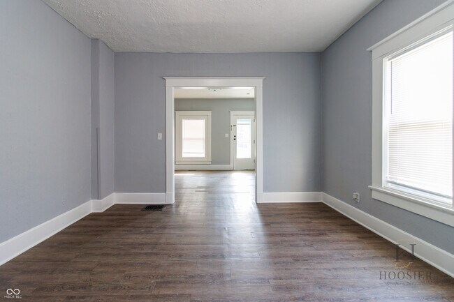 Building Photo - 614 N Temple Ave
