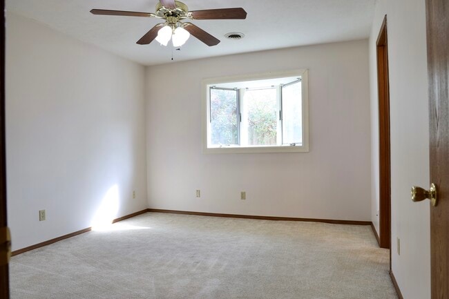 Building Photo - 1204 Devonshire Ln