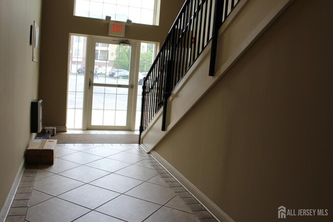 Building Photo - 611 Doral Ct