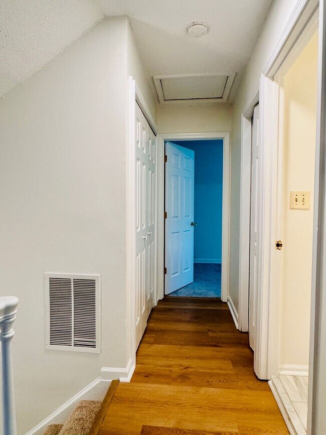 Building Photo - Charming & Spacious 3-Bedroom Home Just Mi...
