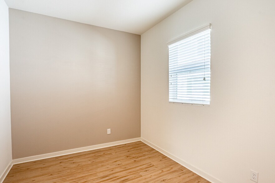 Building Photo - 3556 W Savanna St