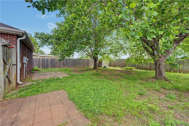 Building Photo - 1314 Tradition Ave