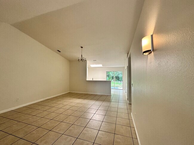 Building Photo - 9 Plateau Ln