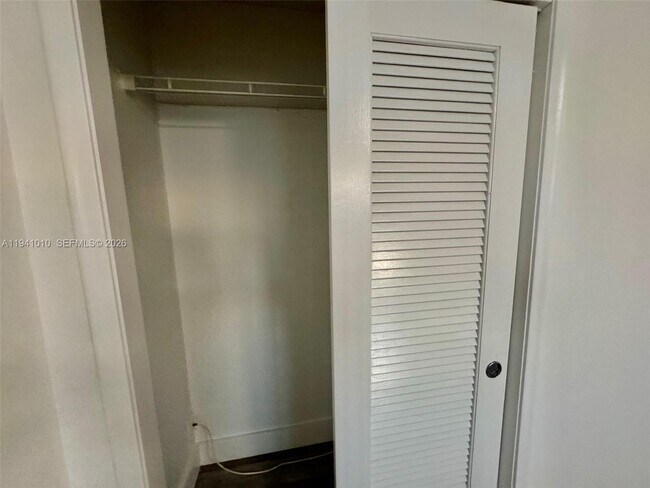 Building Photo - 900 NE 12th Ave