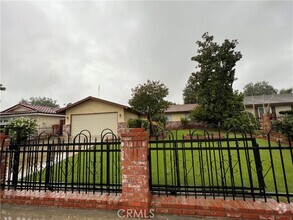 Building Photo - 5809 Sunland St