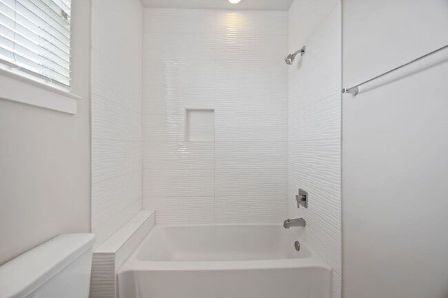 Building Photo - 2314 Gagne St