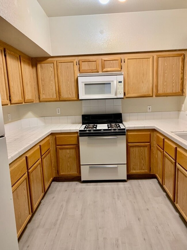 Building Photo - Must See Condo!