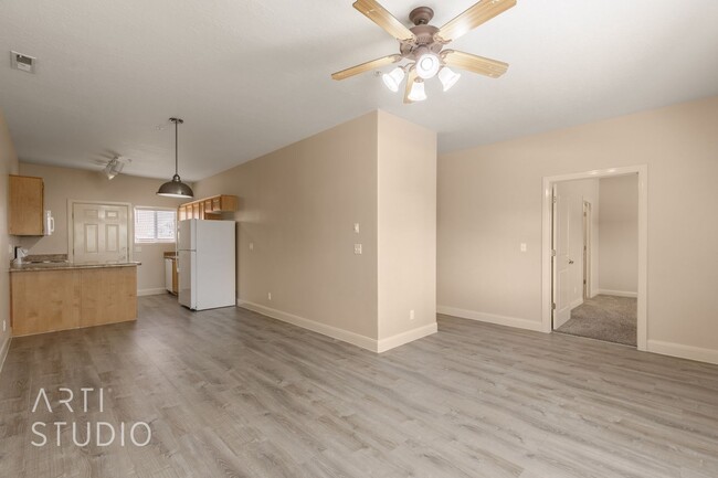 Building Photo - Newly Remodeled 3 Bedroom, 2 Bathroom Upst...