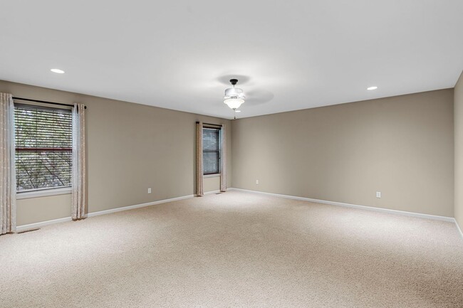 Building Photo - Stunning Former Display Home on a Quiet Cu...