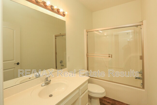 Building Photo - 303 NW Palomino St