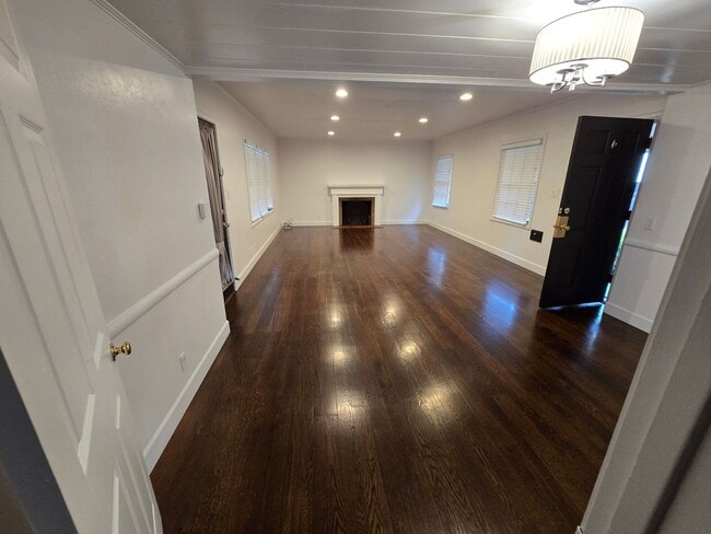 Building Photo - 1320  Polly&#39;s Trust Colonial