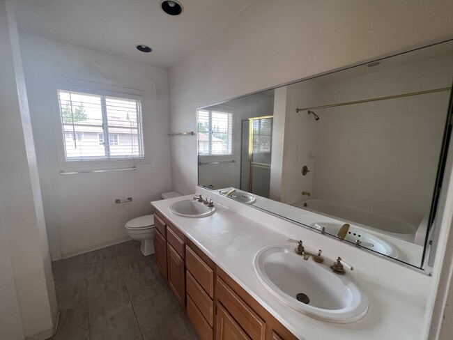 Master Bathroom - 95-1489 Ainamakua Dr