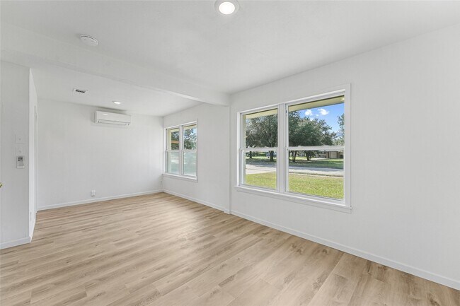 Building Photo - 5010 W 43rd St