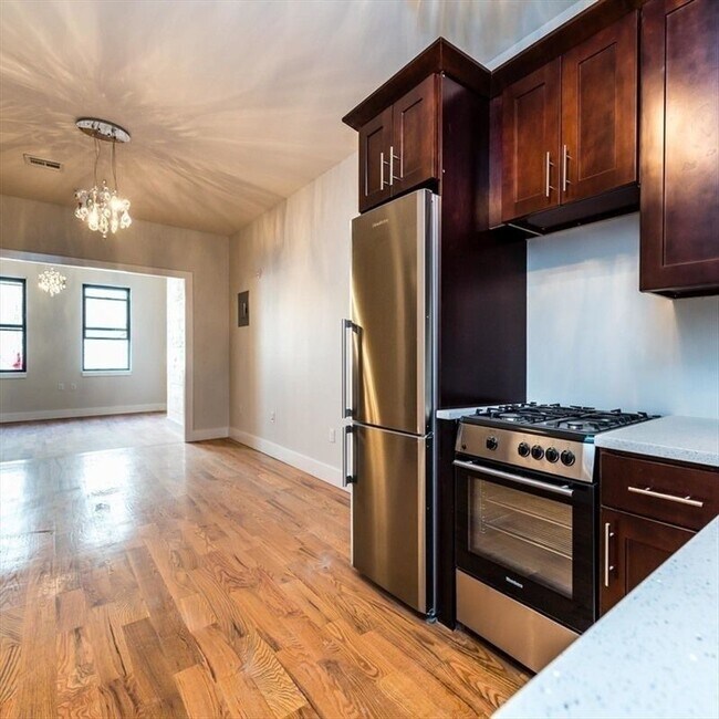 Building Photo - 1328 Halsey St