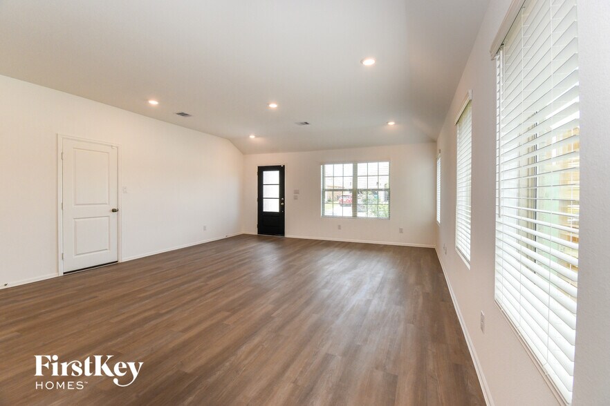 Building Photo - 712 Willow Harbor Ln
