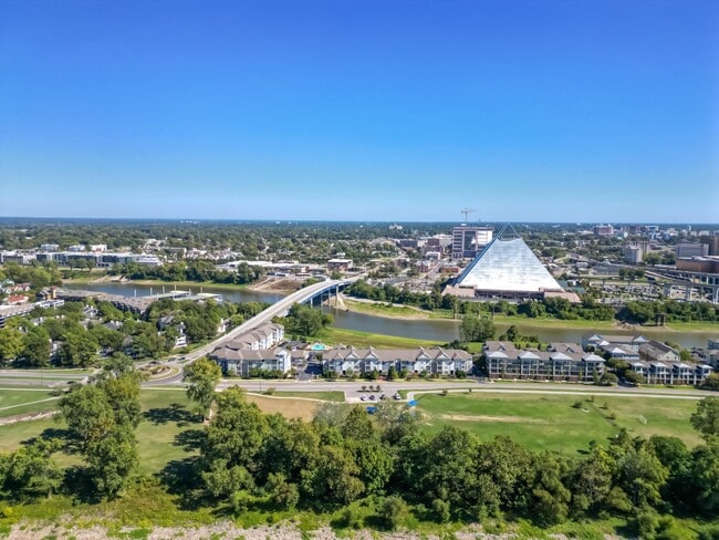 Building Photo - 380 Island Dr