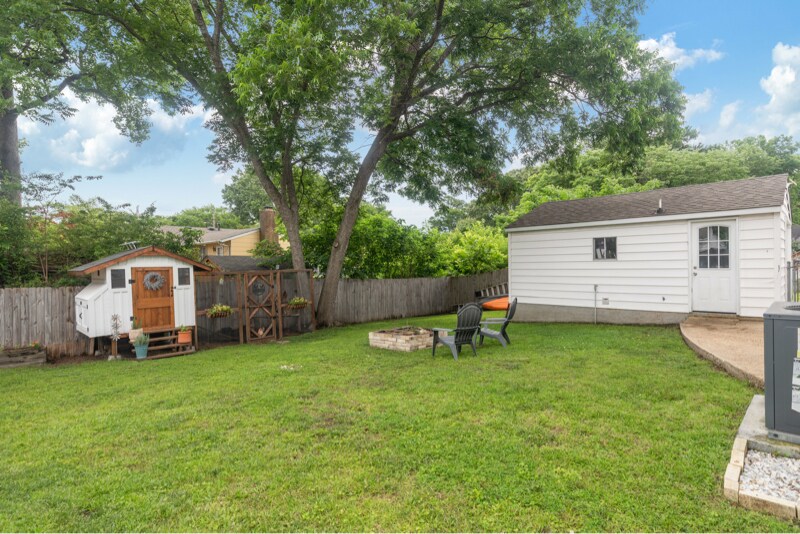 Building Photo - 1364 E Norcova Dr