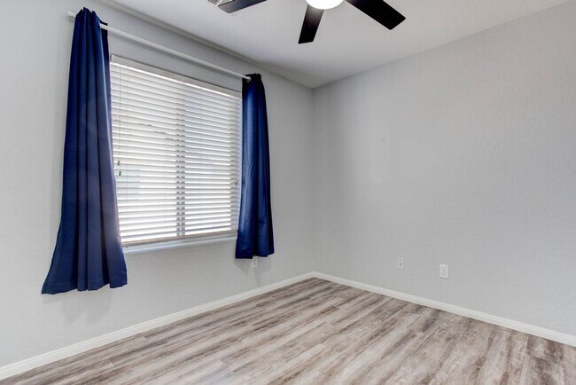 Building Photo - 7724 Vibrant Threads Ct