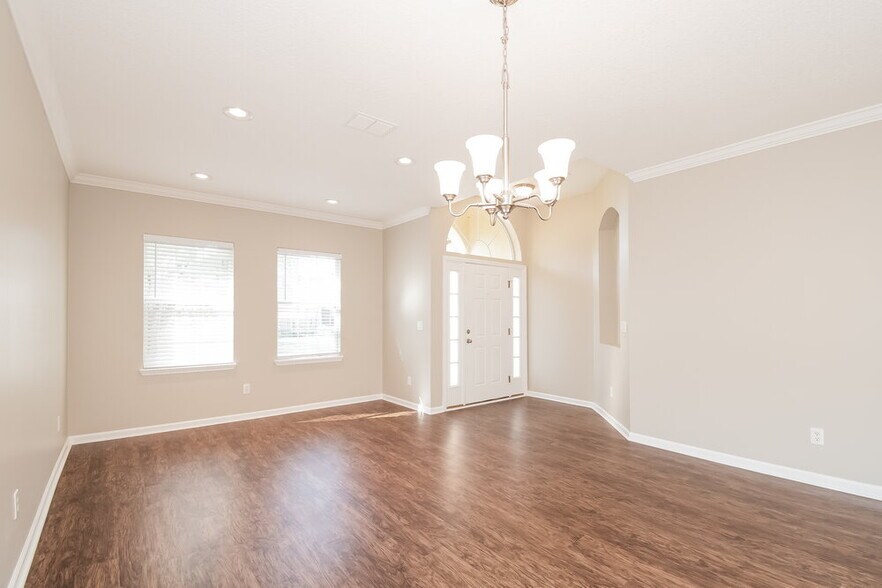 Building Photo - 3092 Litchfield Dr