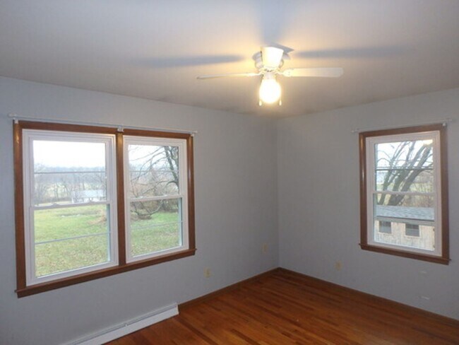 Building Photo - 2300 N Semon Rd