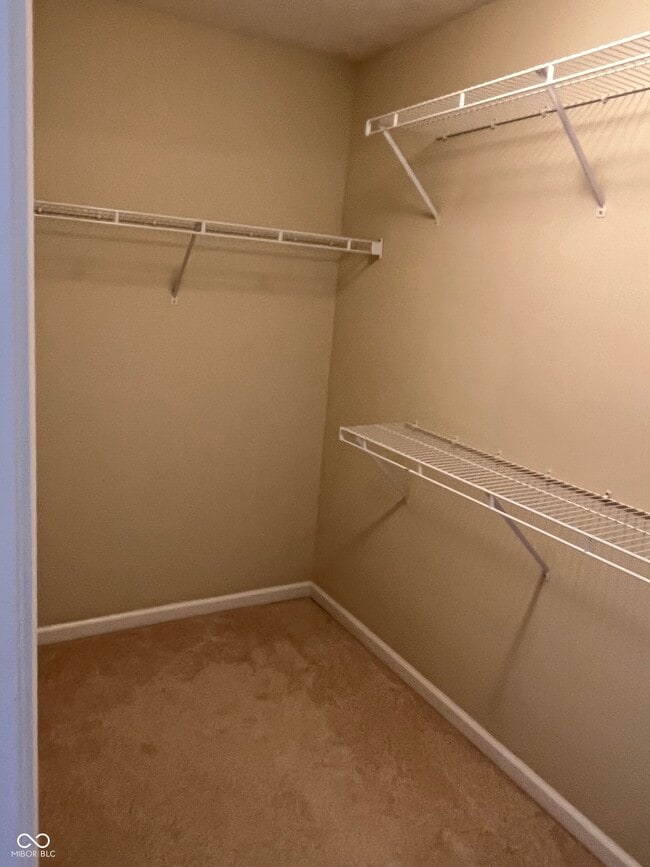 Building Photo - 3522 N Golden Gate Dr