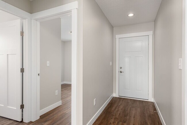 Building Photo - 102 7th Ave NW