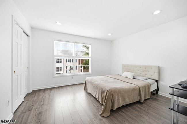 Building Photo - 216 Barringer Dr
