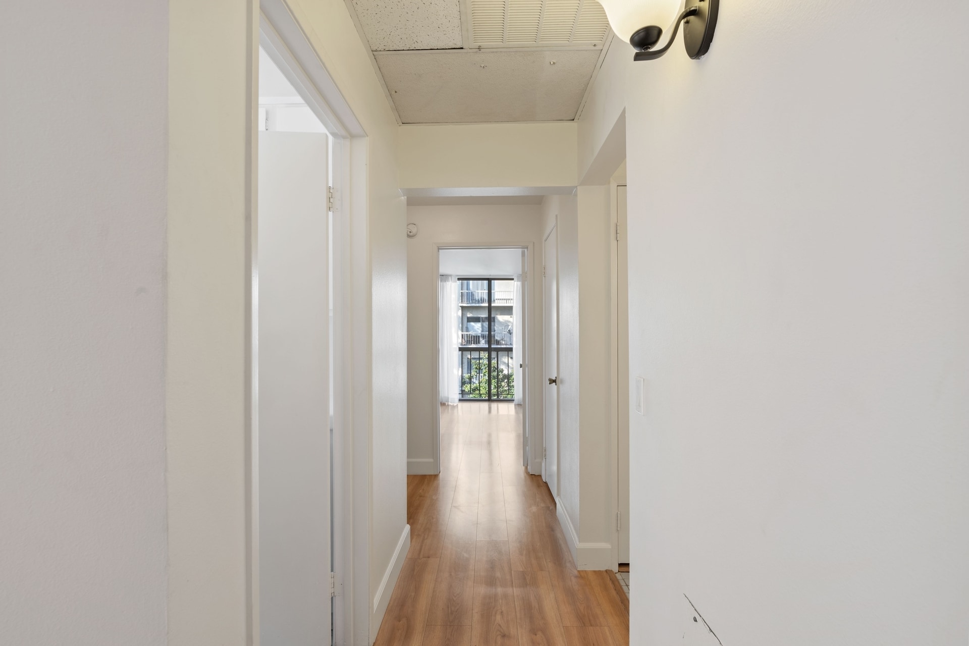 Building Photo - 10747 Wilshire Blvd