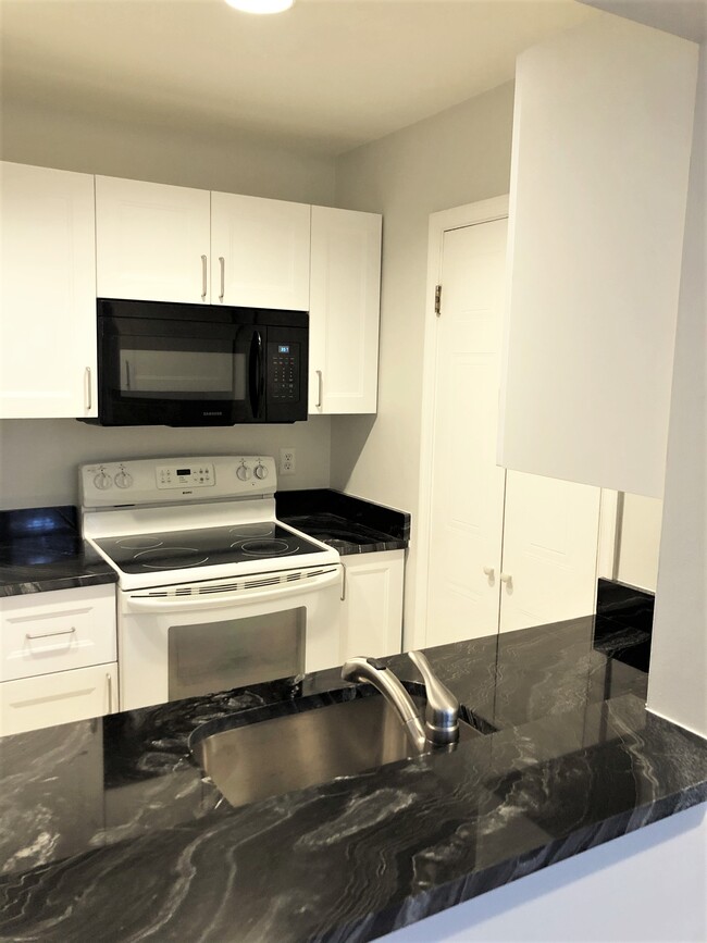 Kitchen view from the family room - 301 G St NE