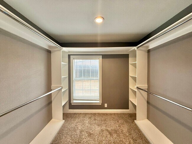 Building Photo - Available Now! Spacious 4 Bed/3 Bath Home in Tyler! Hot Tub!