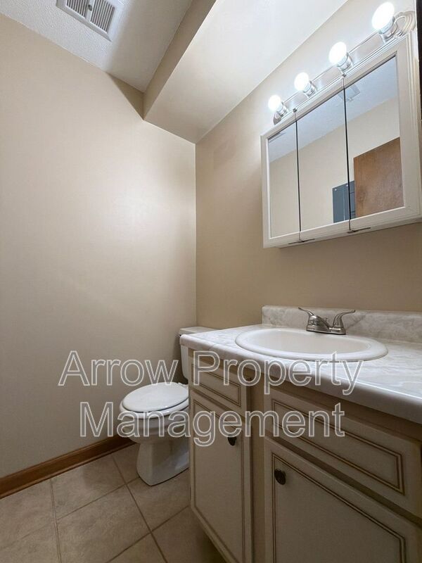 Building Photo - 3831 S 46th St