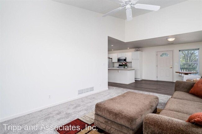 Building Photo - 500-530 E Inman Pkwy